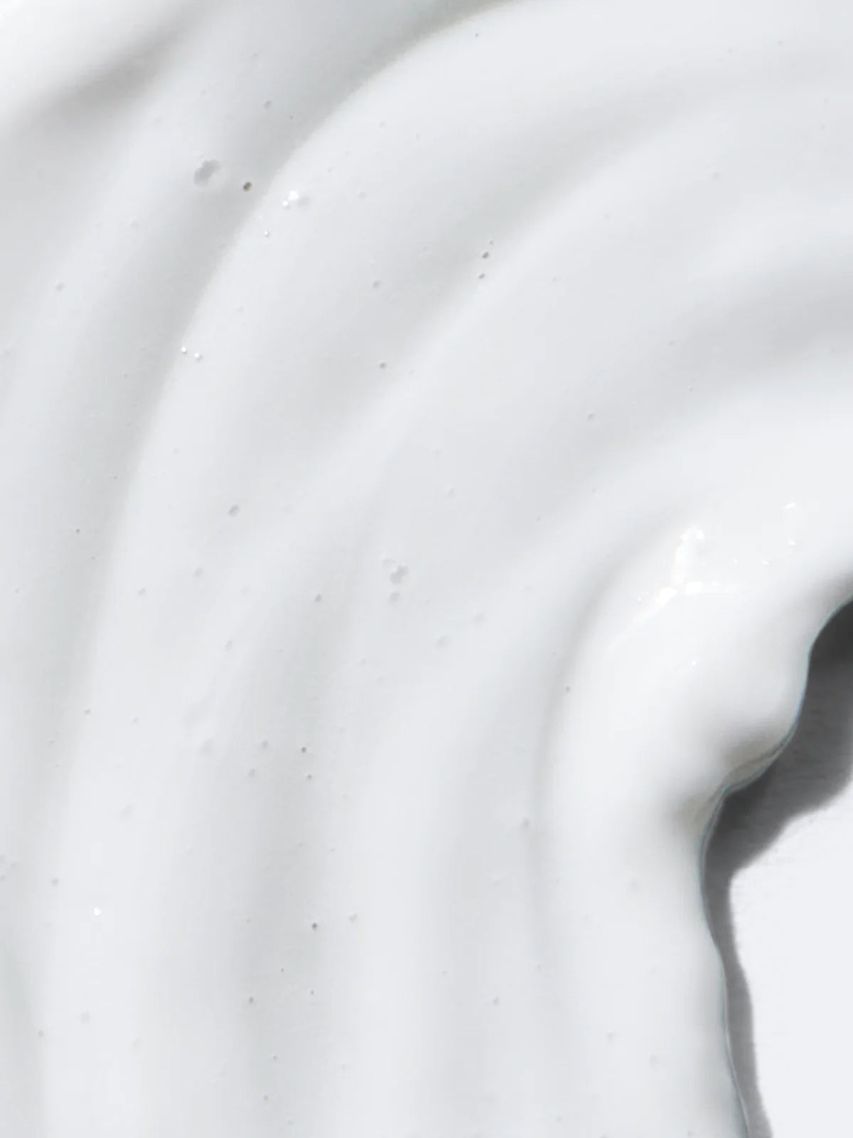 Close-up van de lotion uit de Silky Essential Body Lotion van SoKind.