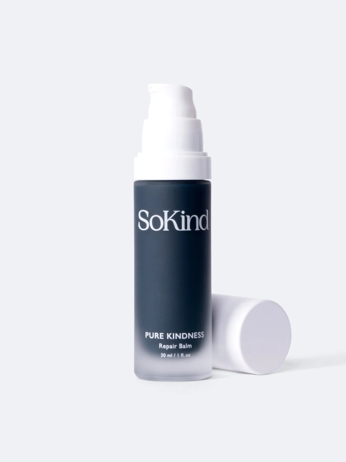 Productfoto met de dop van het flesje af, van de Pure Kindness Repair Balm van SoKind.