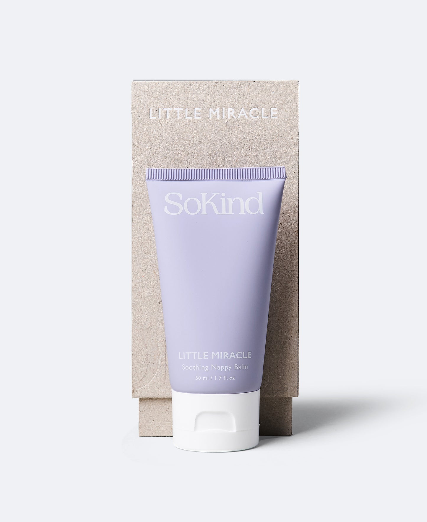 Packshot van de Little Miracle luierbalsem tube van SoKind met het doosje erachter.