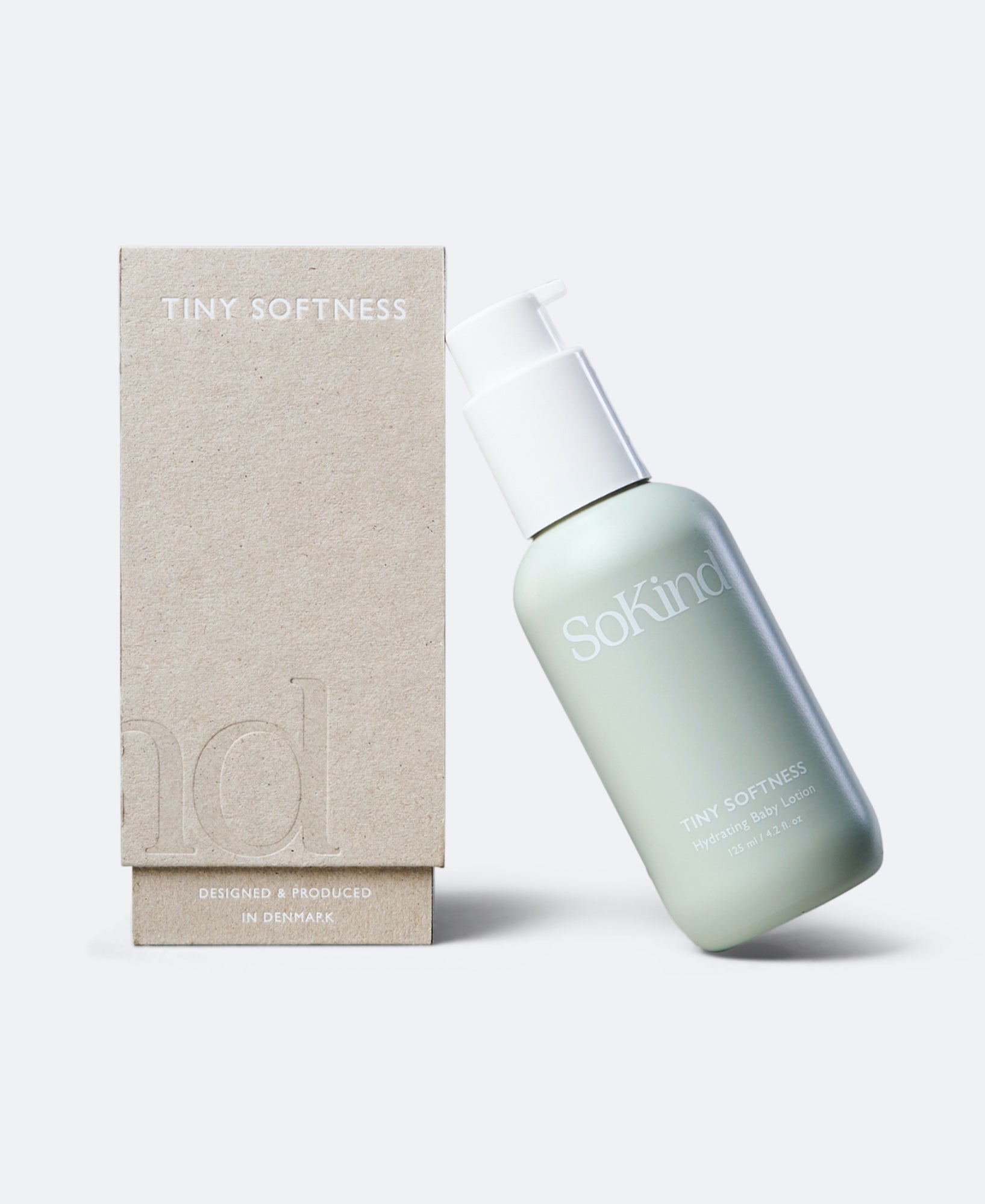 Productfoto van de Tiny Softness Babylotion van SoKind met het doosje waarin dat product zit.